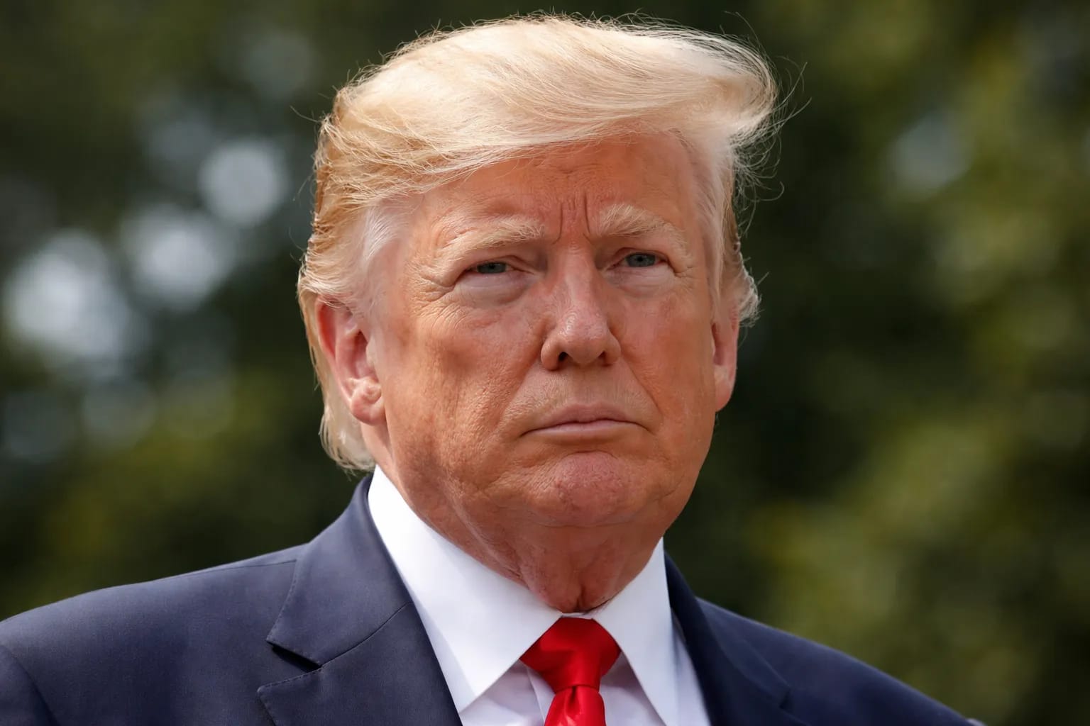 does trump dye his hair